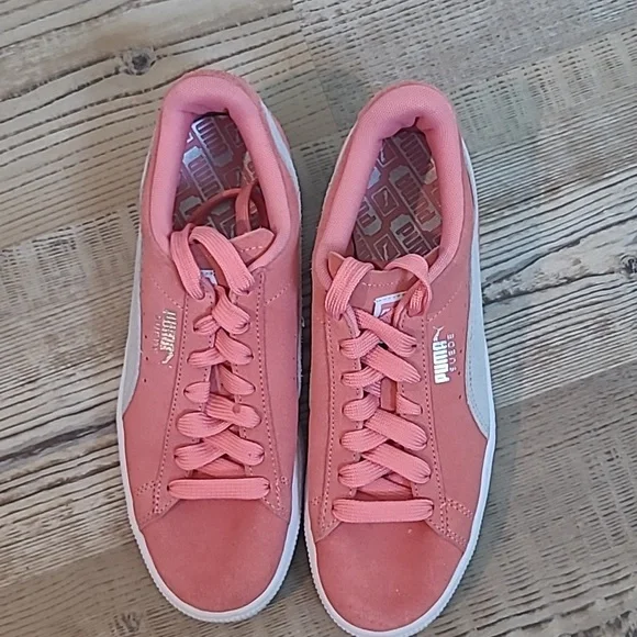 VINTAGE Puma Pink & Gray Suede Sneakers - Picture 3 of 6